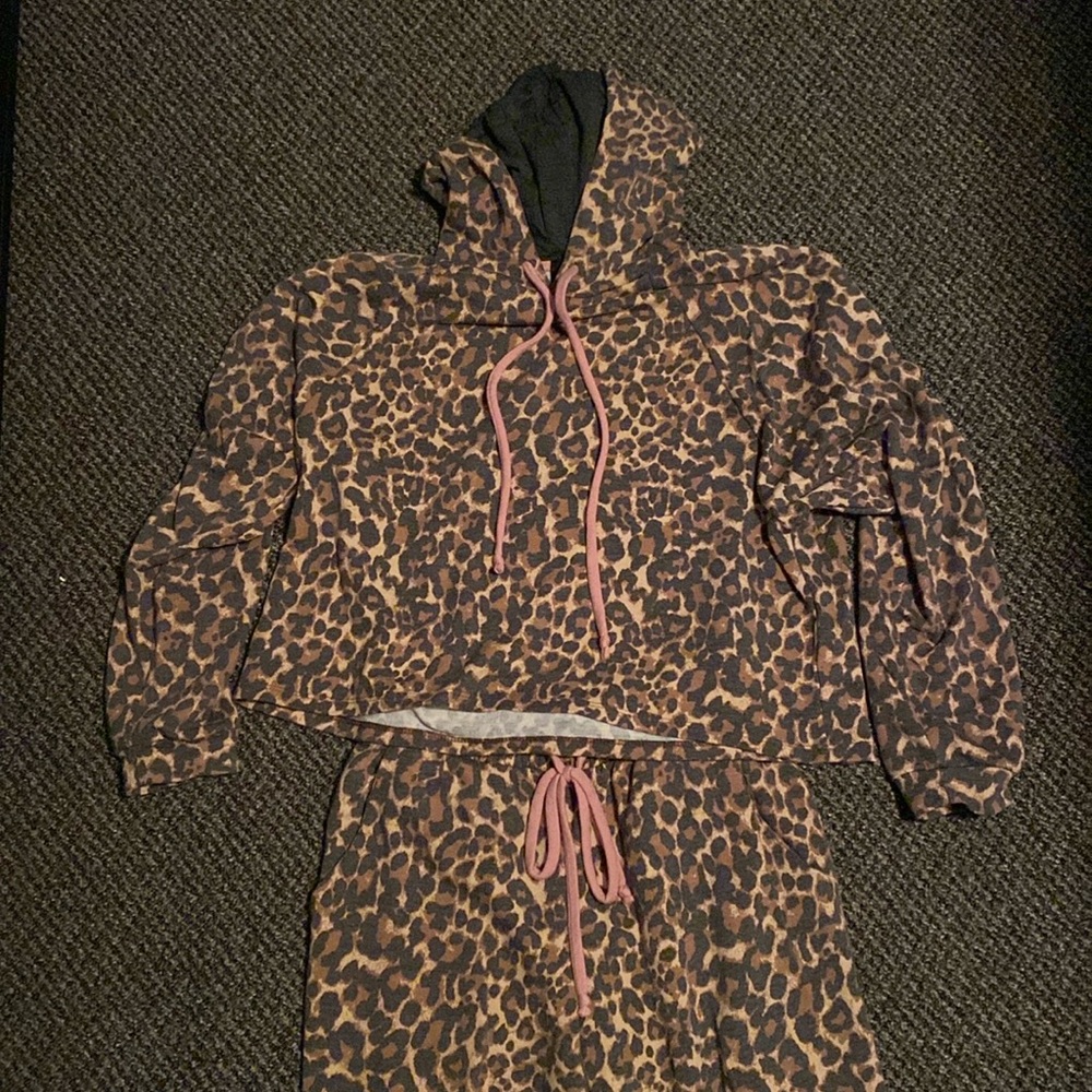 Kittenish Leopard Cozy Set